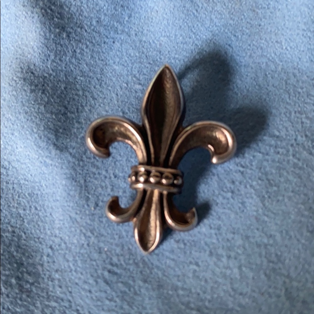 Sterling Silver Fleur de lis Pendant. 6g